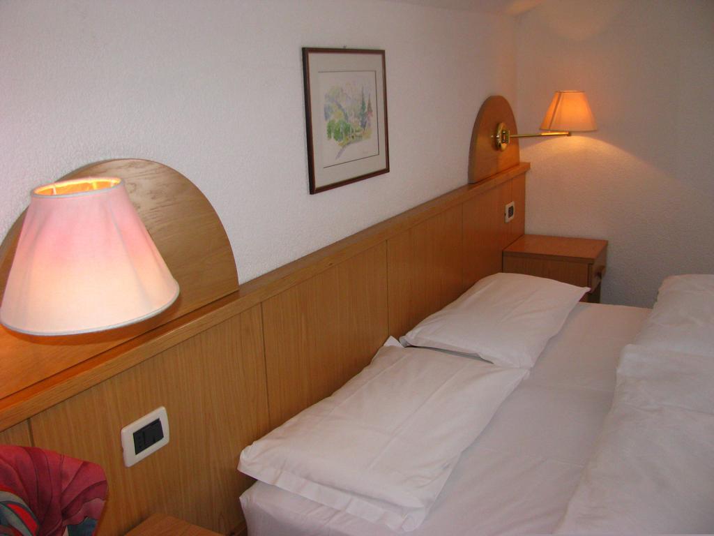 Hotel Nes Crepes Pozza di Fassa Værelse billede