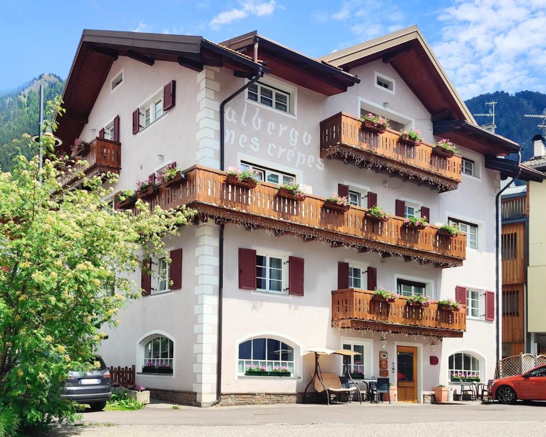 Hotel Nes Crepes Pozza di Fassa Eksteriør billede
