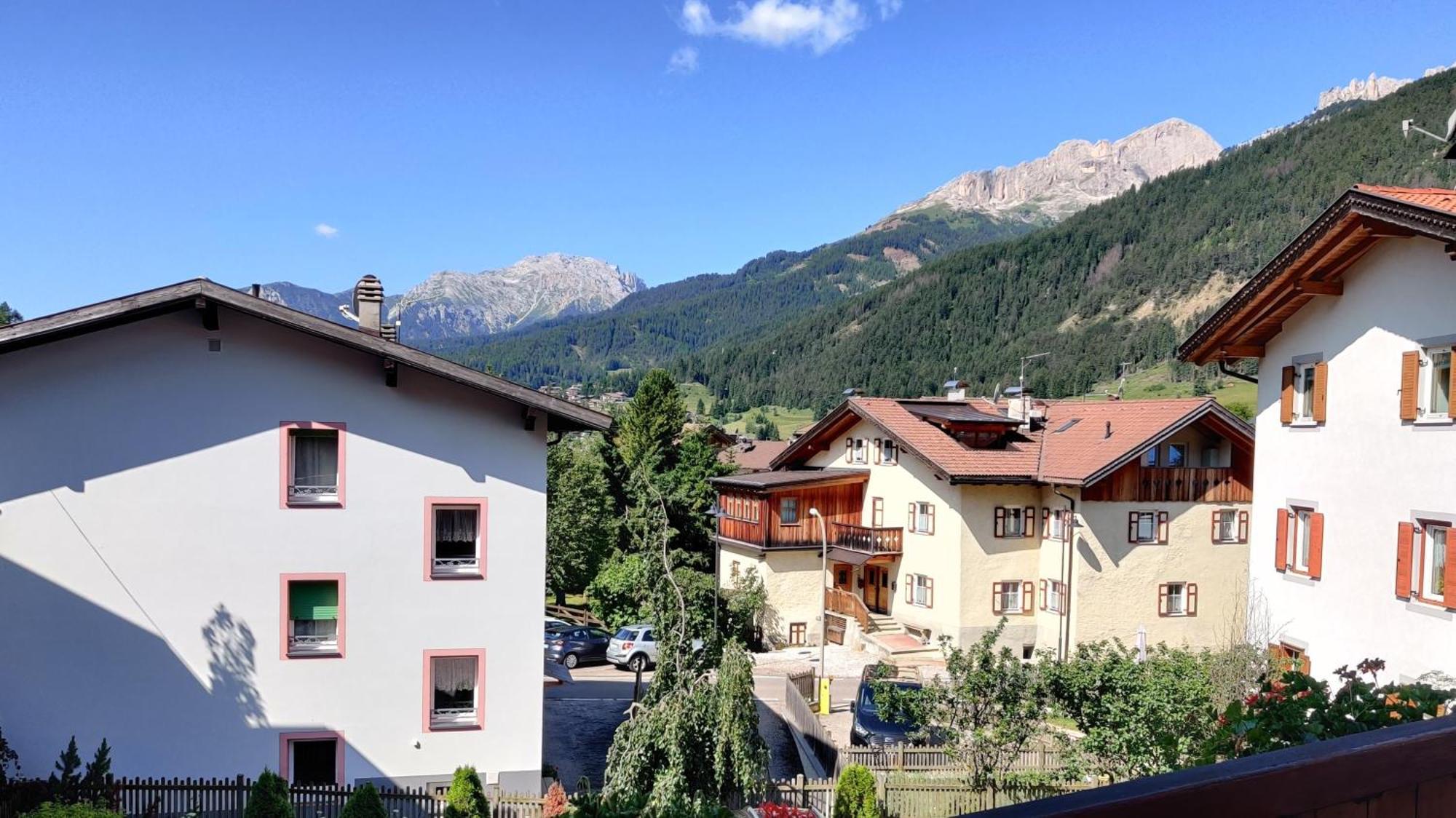 Hotel Nes Crepes Pozza di Fassa Eksteriør billede