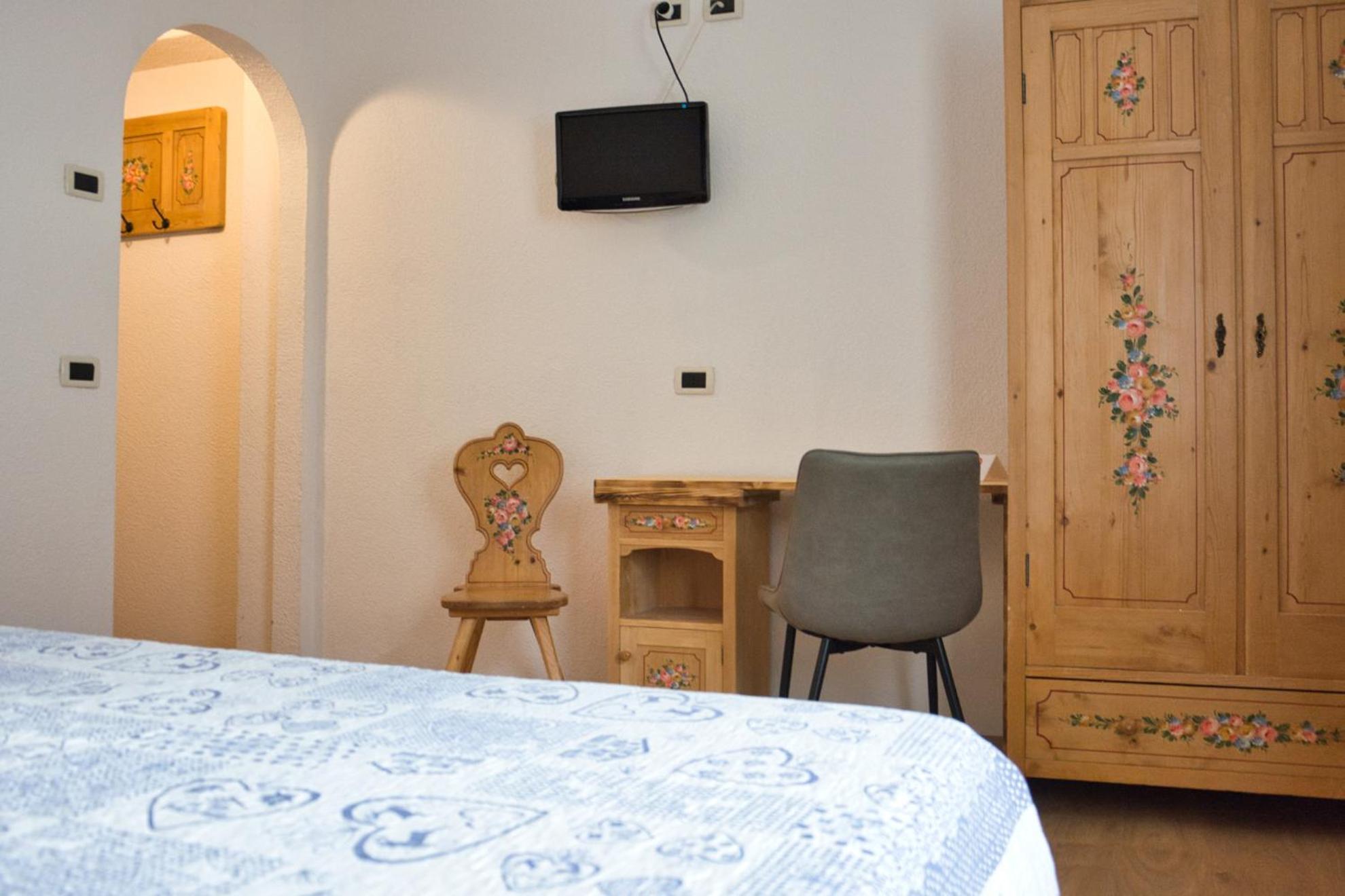 Hotel Nes Crepes Pozza di Fassa Værelse billede
