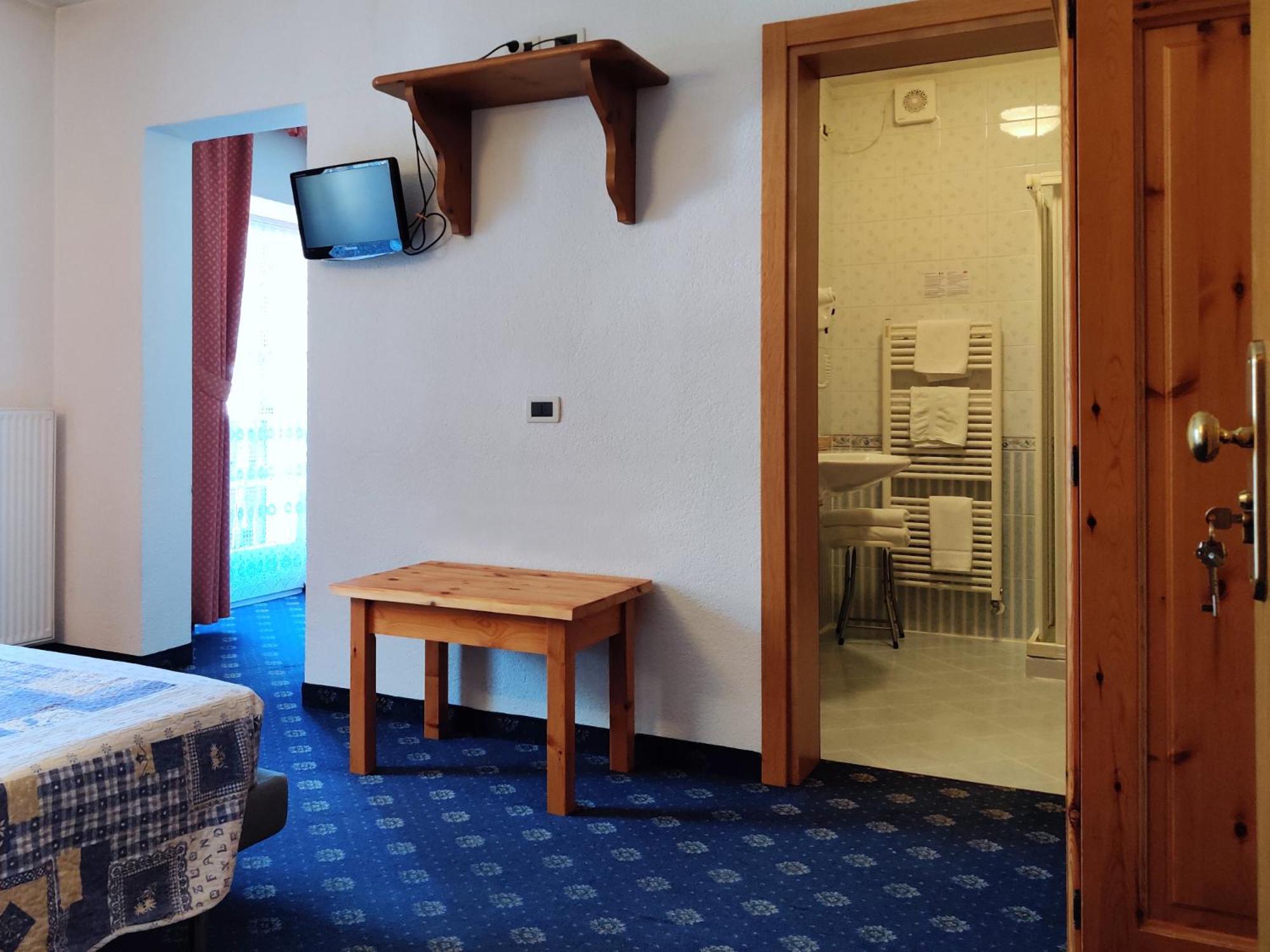 Hotel Nes Crepes Pozza di Fassa Eksteriør billede