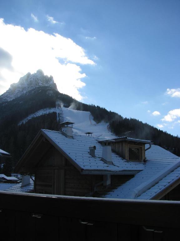 Hotel Nes Crepes Pozza di Fassa Eksteriør billede