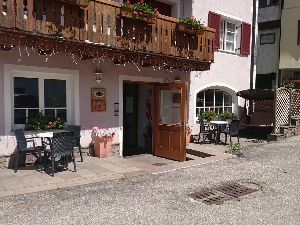 Hotel Nes Crepes Pozza di Fassa Eksteriør billede