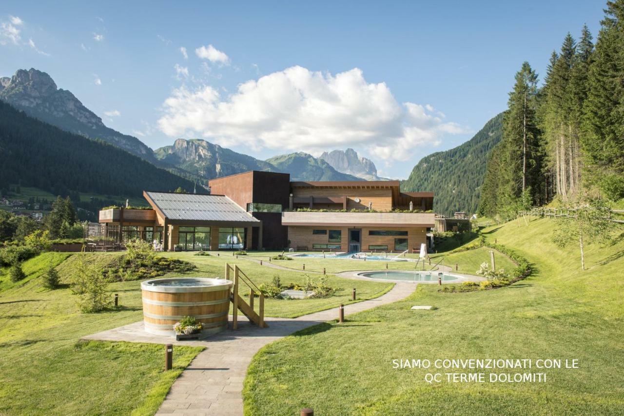 Hotel Nes Crepes Pozza di Fassa Eksteriør billede