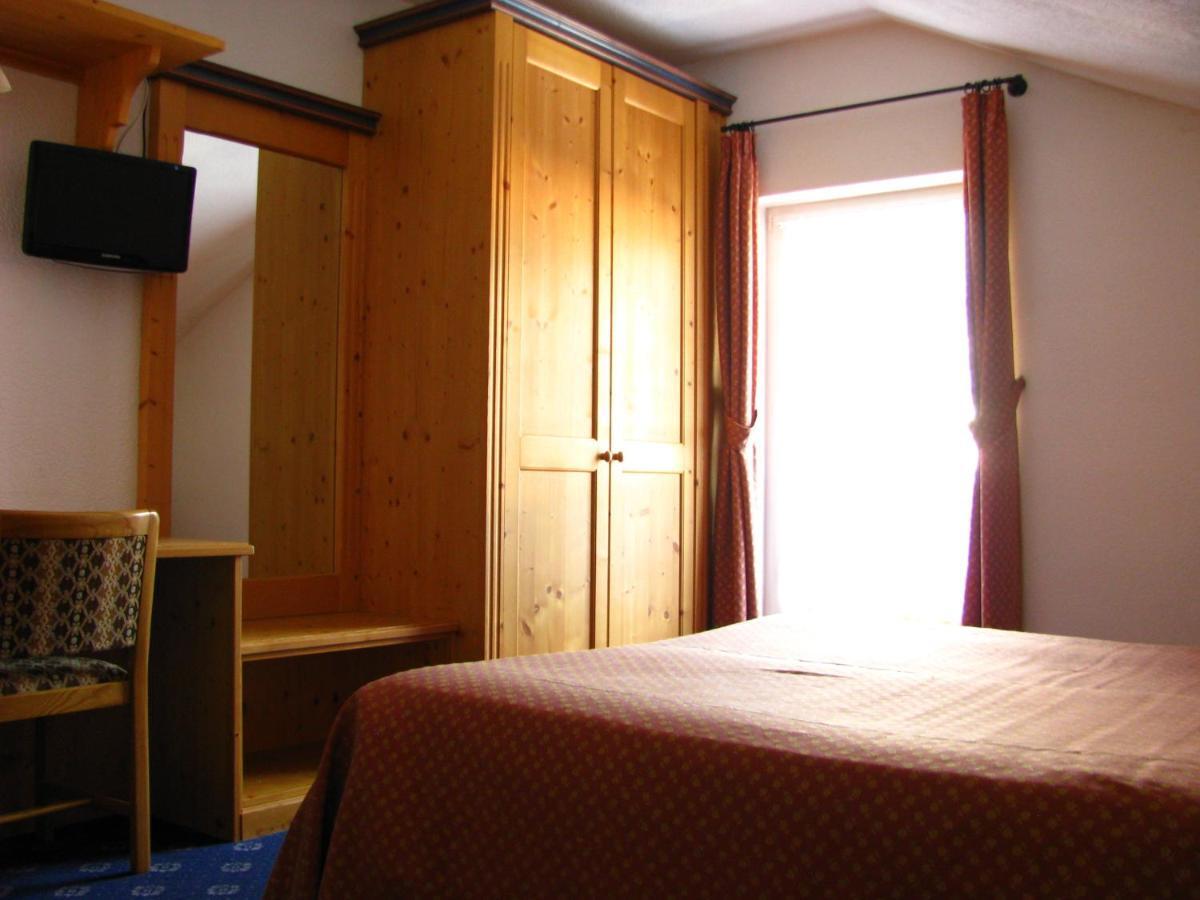Hotel Nes Crepes Pozza di Fassa Værelse billede